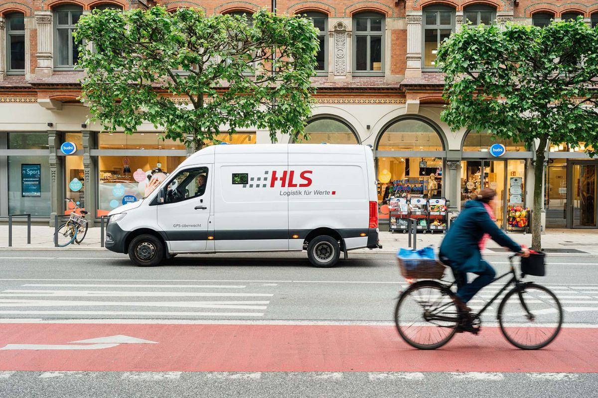 Geldtransporter vor Budni in Hamburg